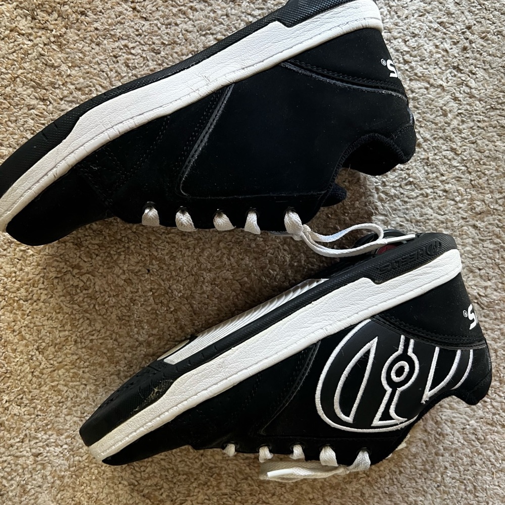 Hellys skate shoe. Like New!